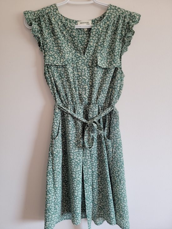 Monteau Dresses & Skirts - Monteau Green Floral Tie-Waist Midi Dress